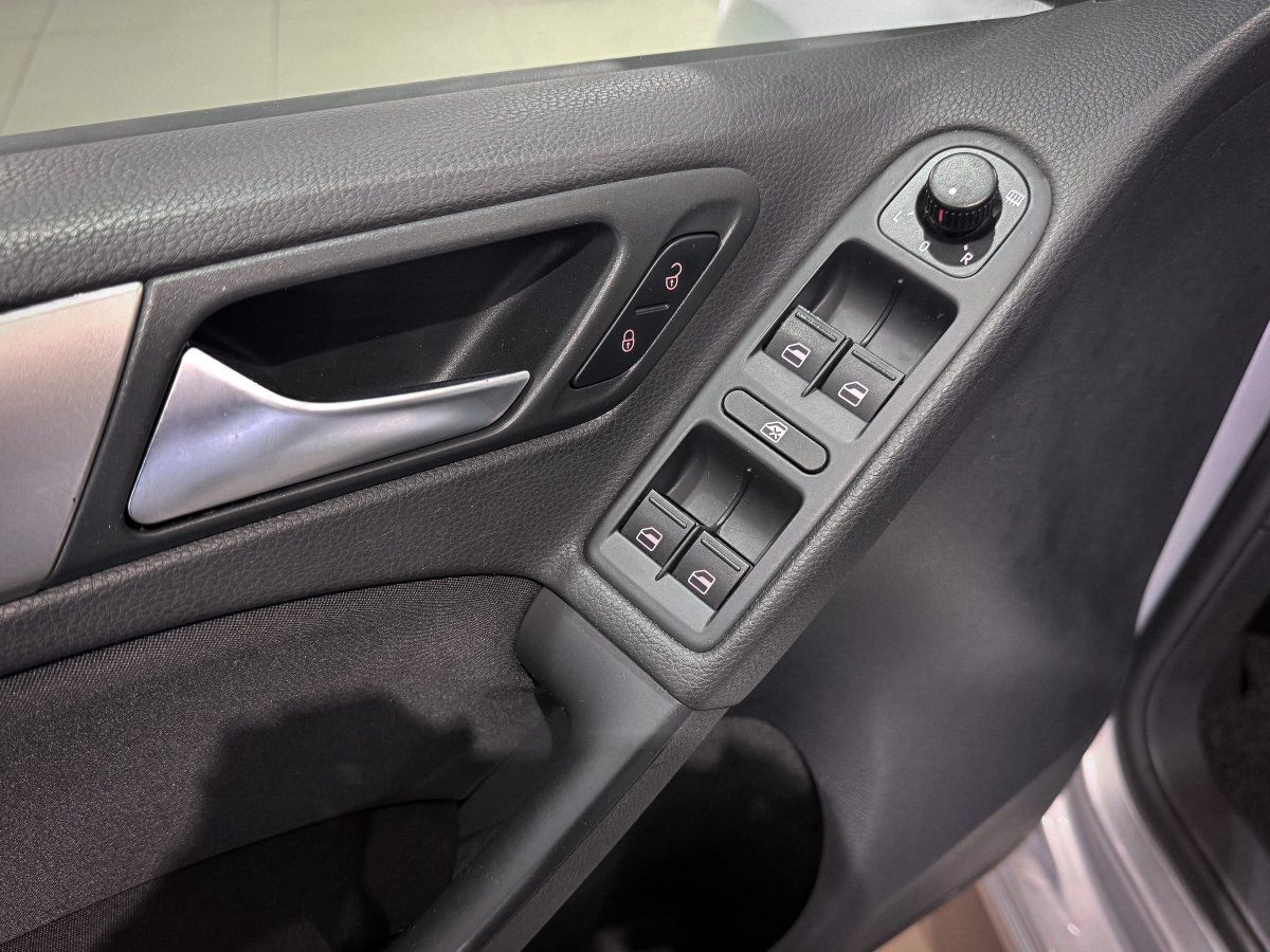 Foto Volkswagen Golf 25