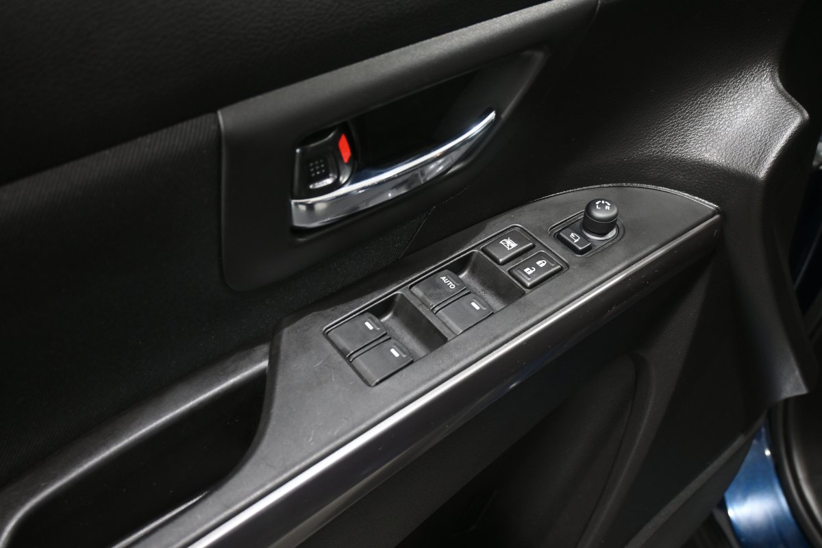 Foto Suzuki S-CROSS 27