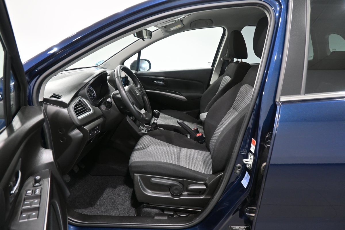 Foto Suzuki S-CROSS 10