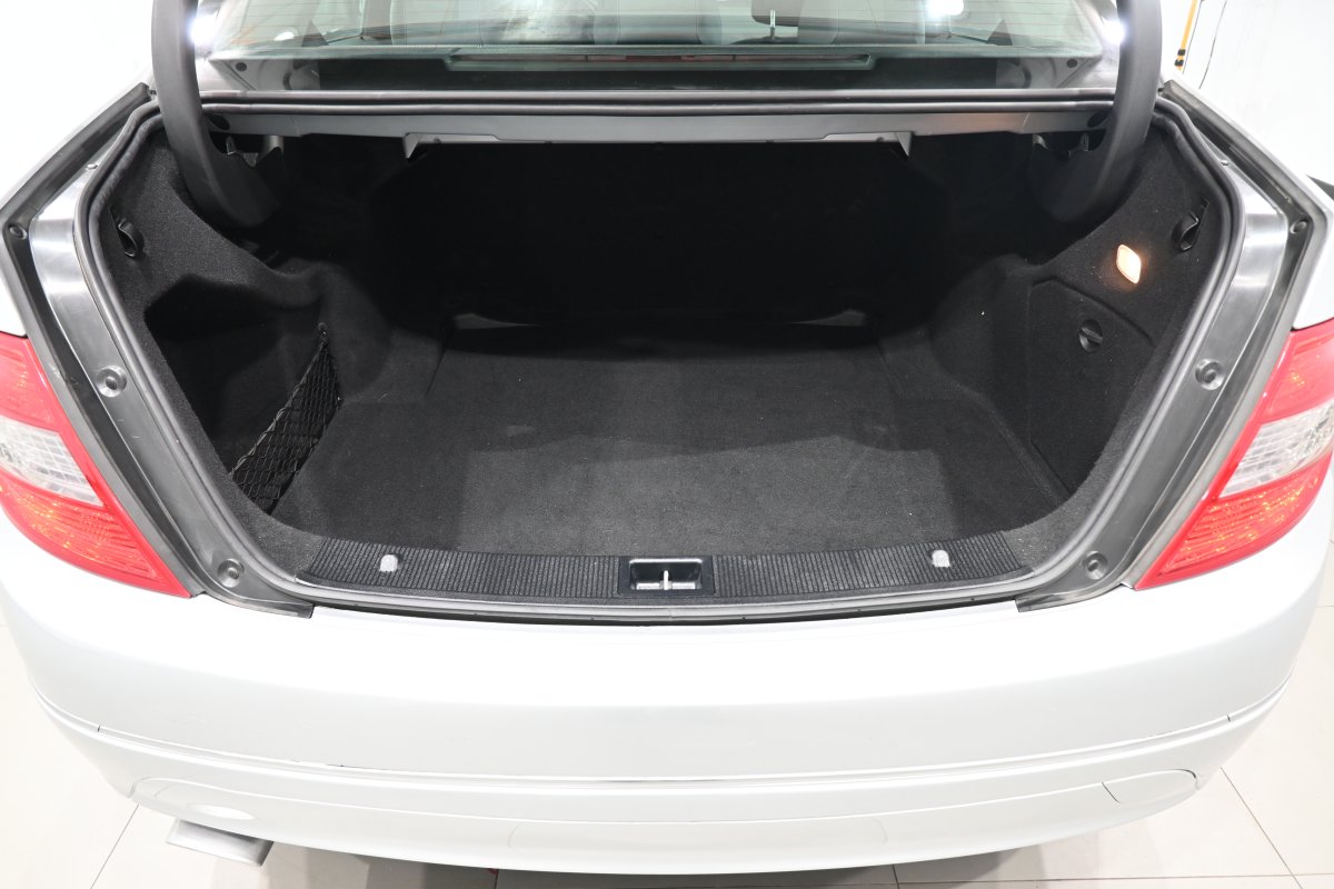 Foto Mercedes-Benz C 8