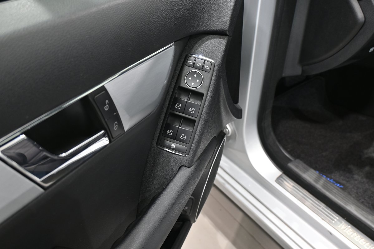 Foto Mercedes-Benz C 25