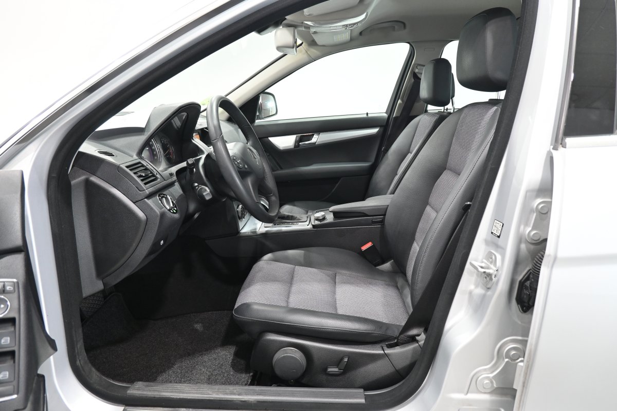 Foto Mercedes-Benz C 10