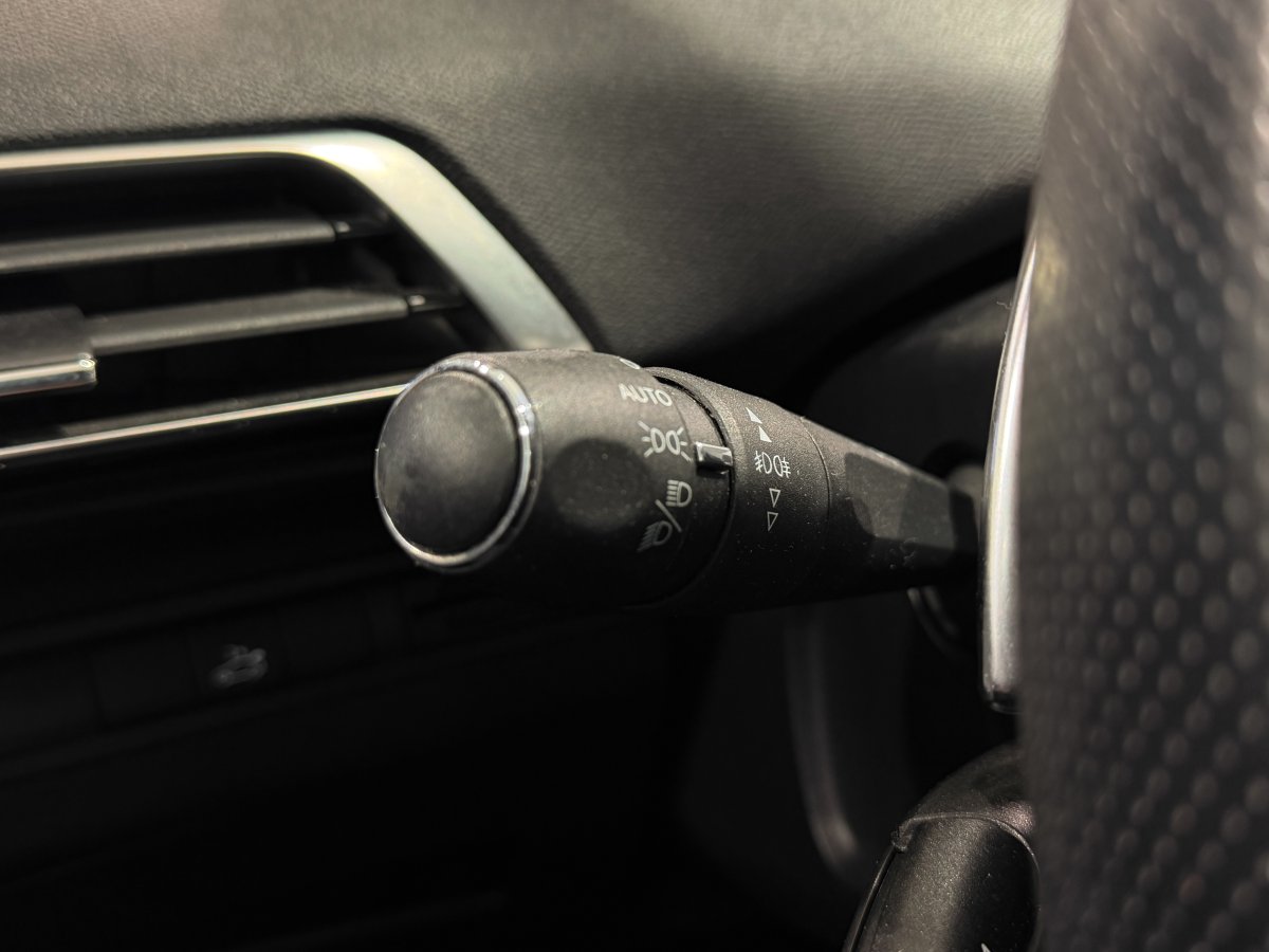 Foto Peugeot 5008 11