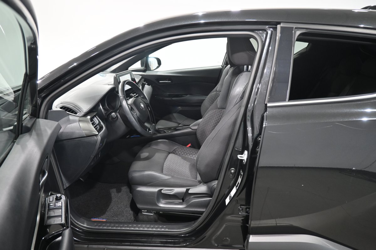 Foto Toyota C-HR 10