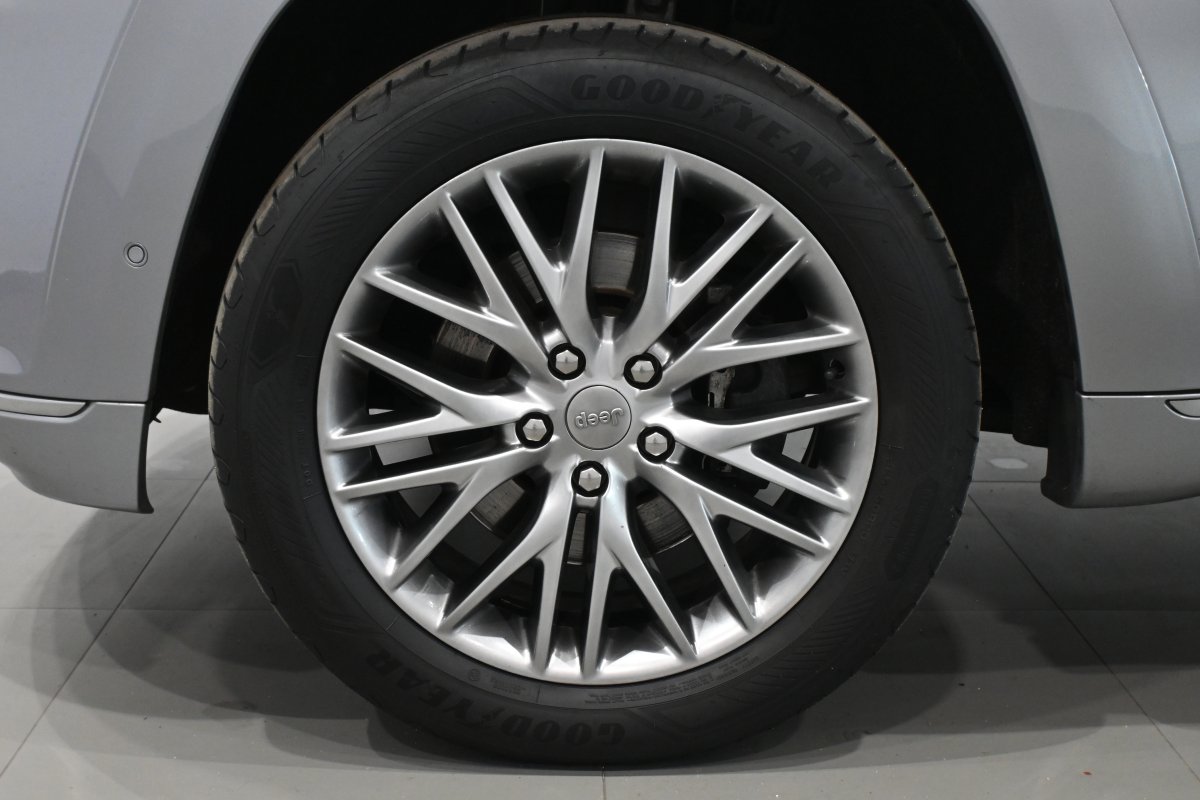 Foto Jeep Grand Cherokee 32
