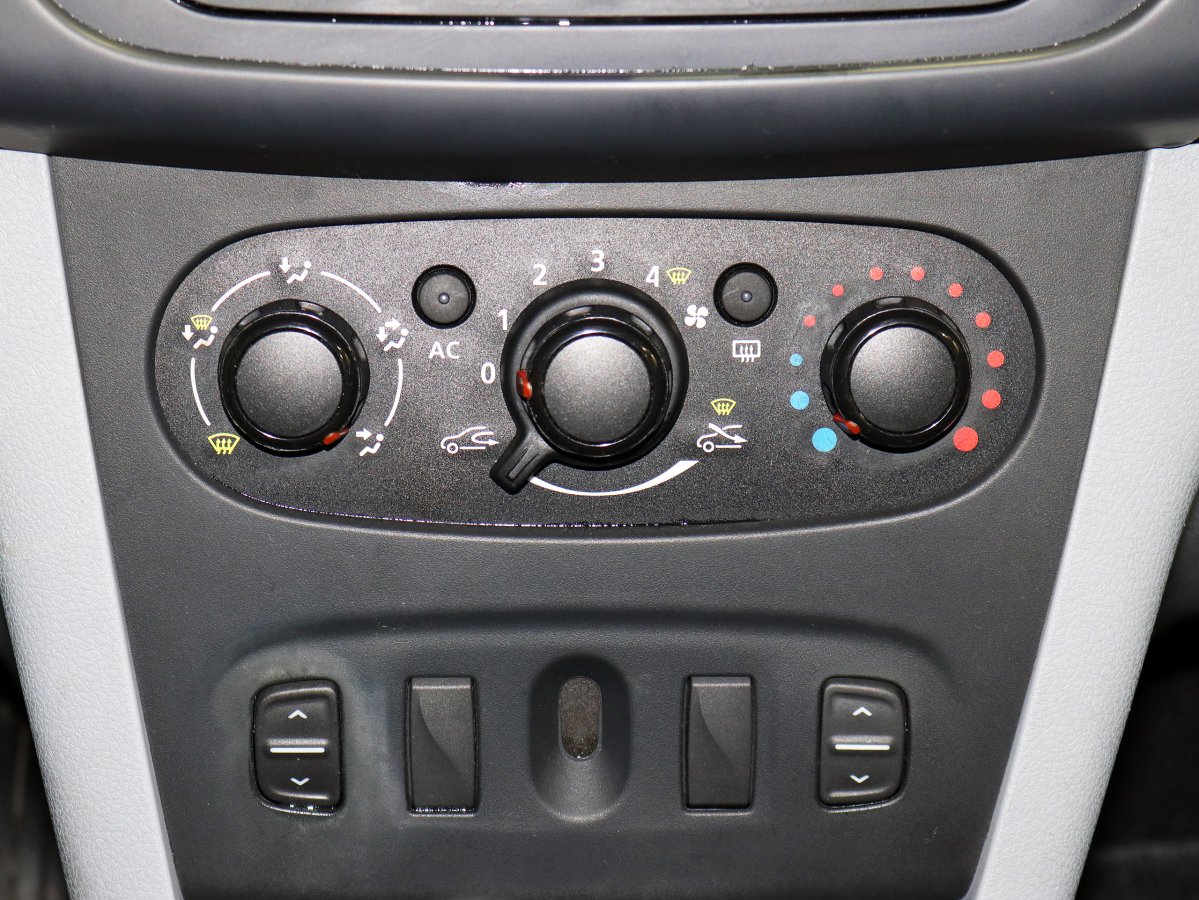 Foto Dacia Sandero 14