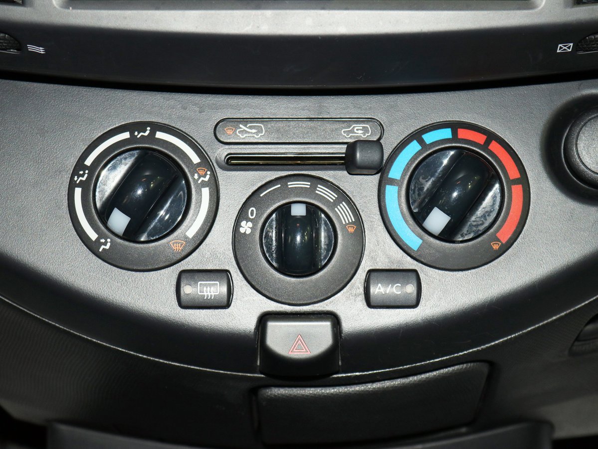 Foto Nissan Micra 17