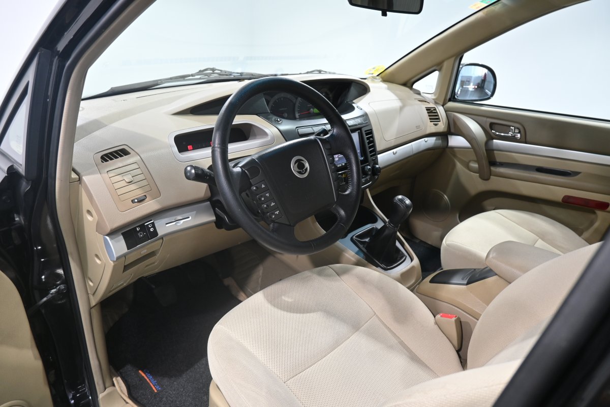 Foto Ssangyong Rodius 9