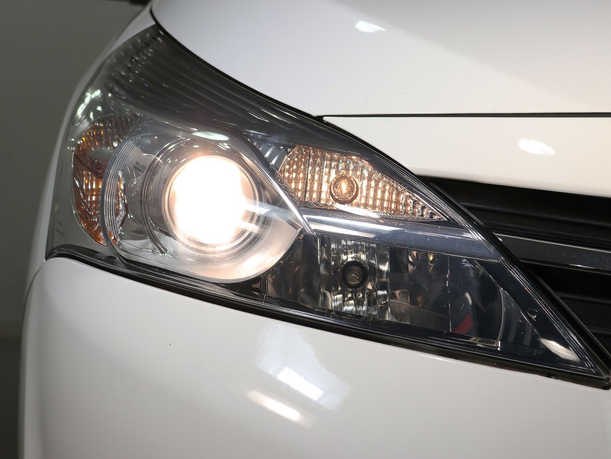 Foto Toyota Verso 10