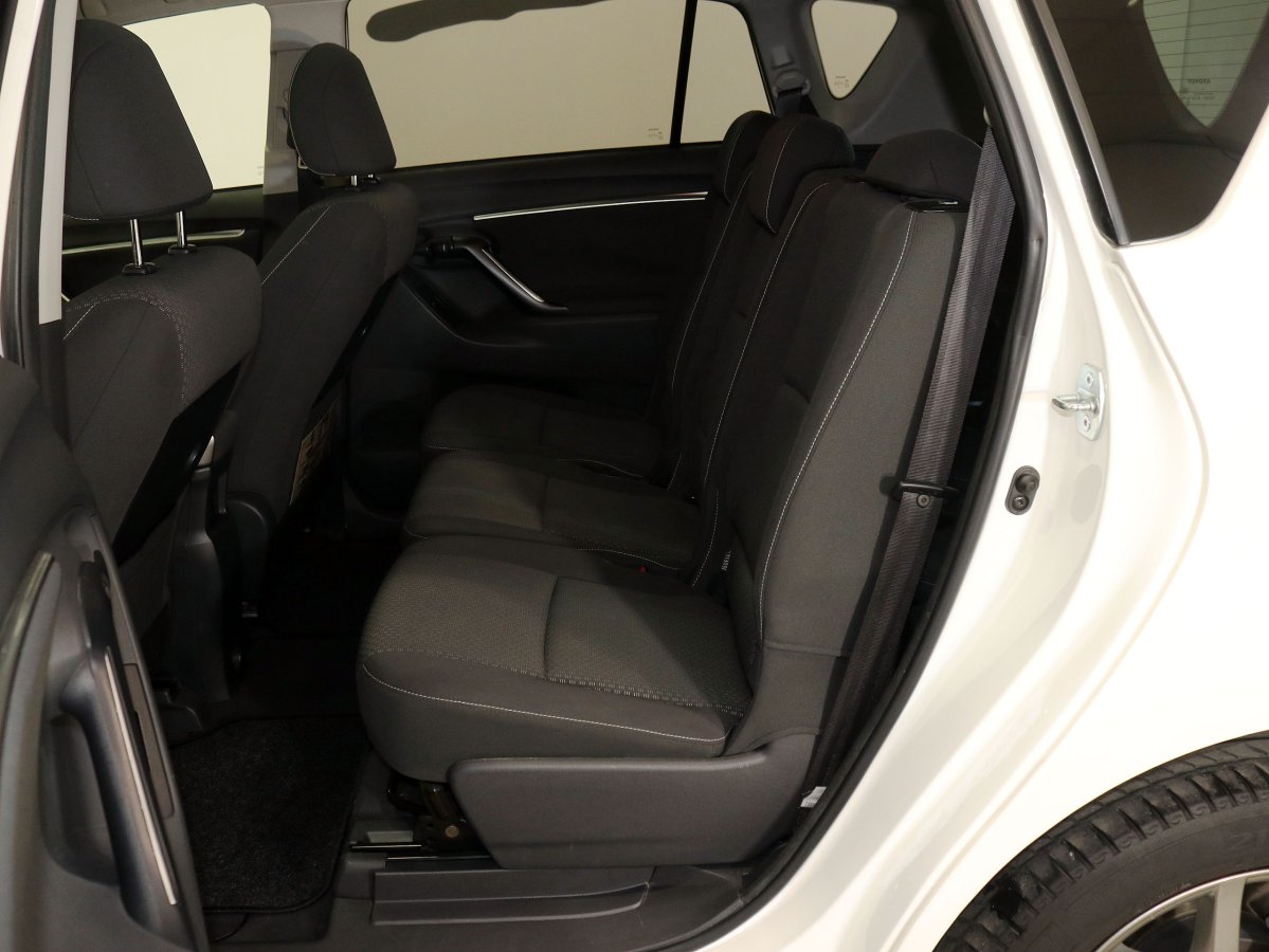 Foto Toyota Verso 14