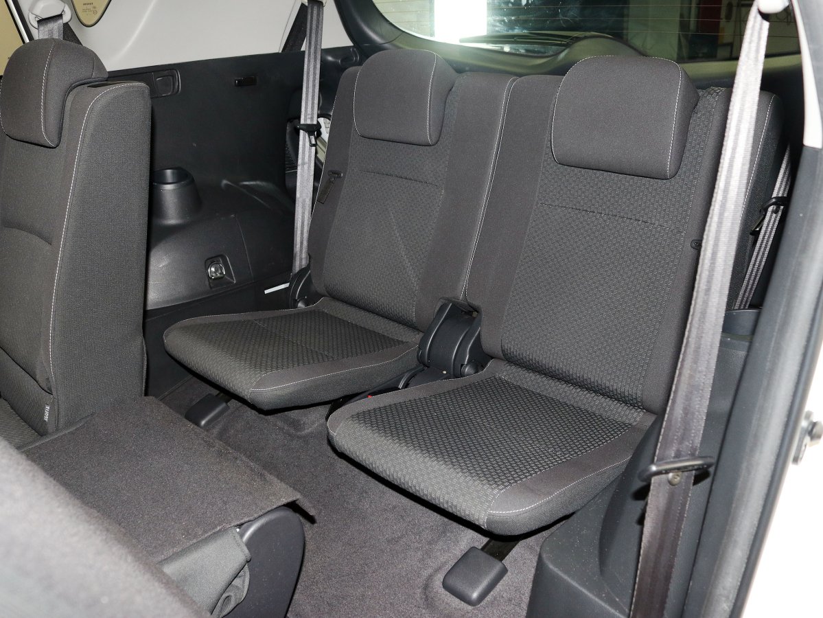 Foto Toyota Verso 15