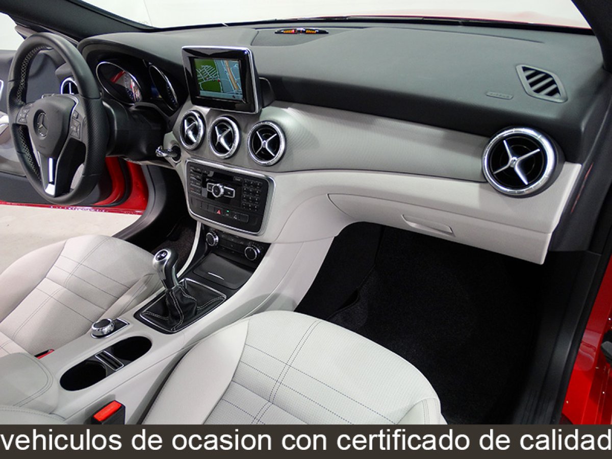 Foto Mercedes-Benz CLA 200 21
