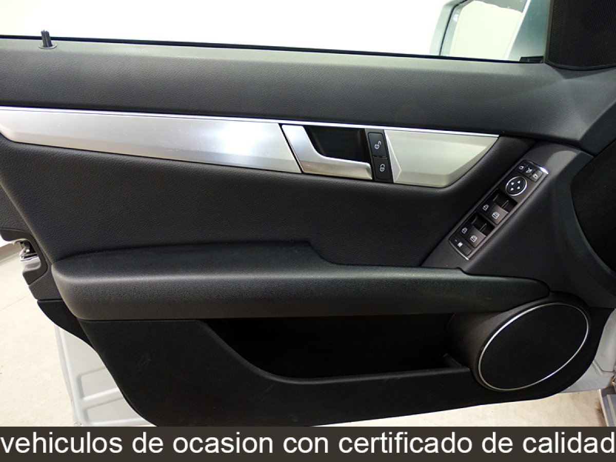 Foto Mercedes-Benz C 220 25