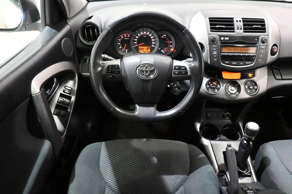 Foto Toyota RAV-4 15