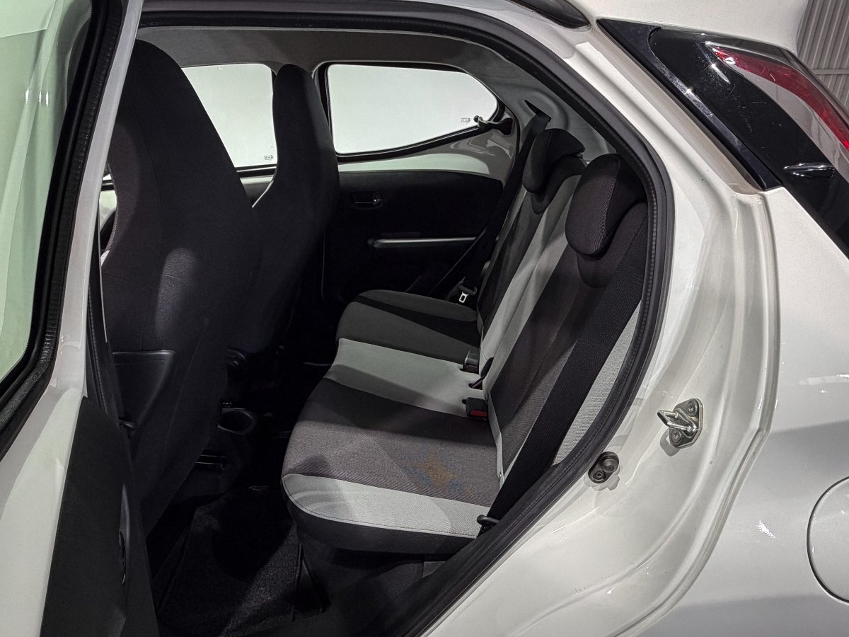Foto Toyota Aygo 11