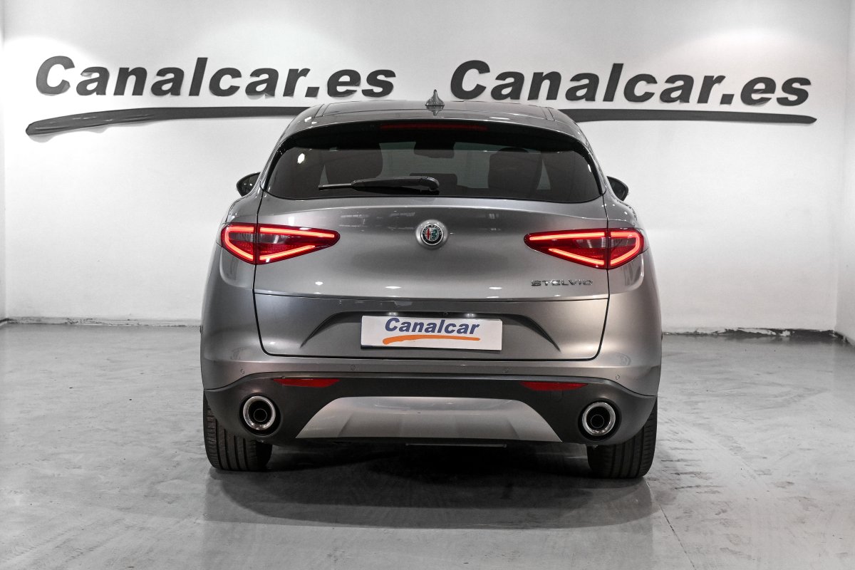 Foto Alfa Romeo Stelvio 5