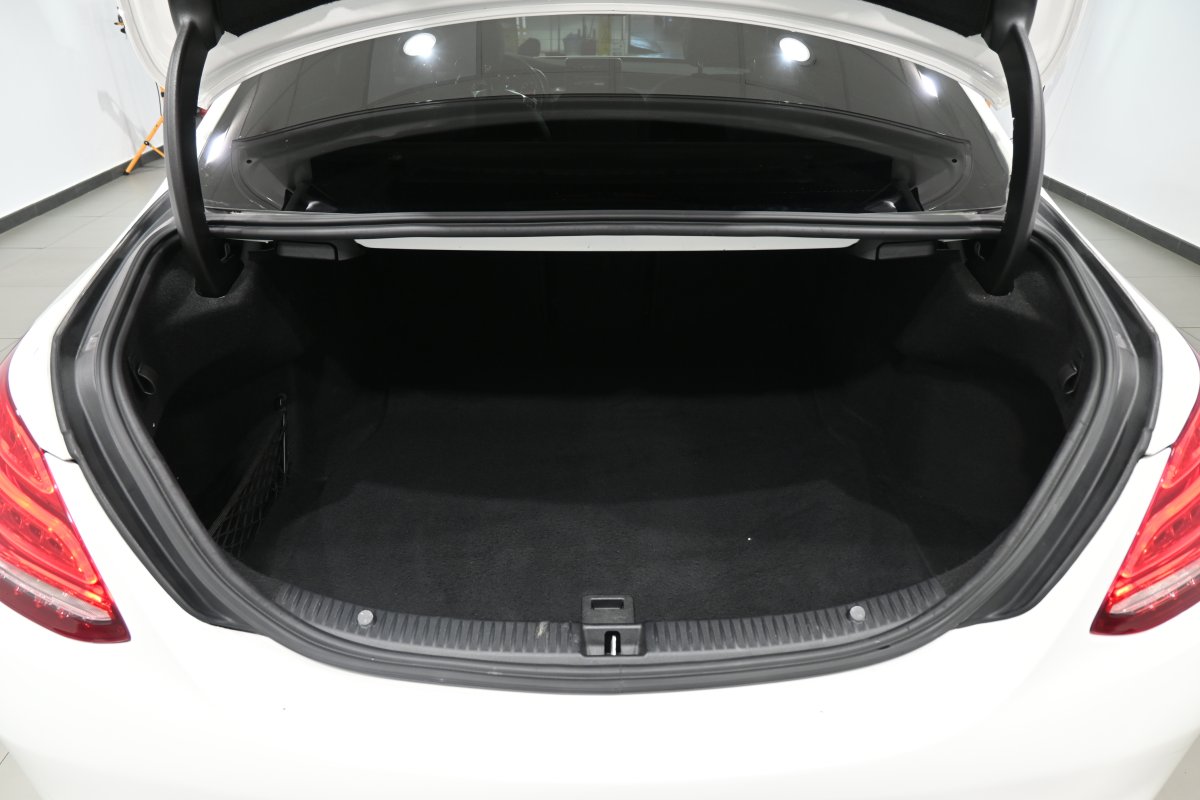 Foto Mercedes-Benz C 8