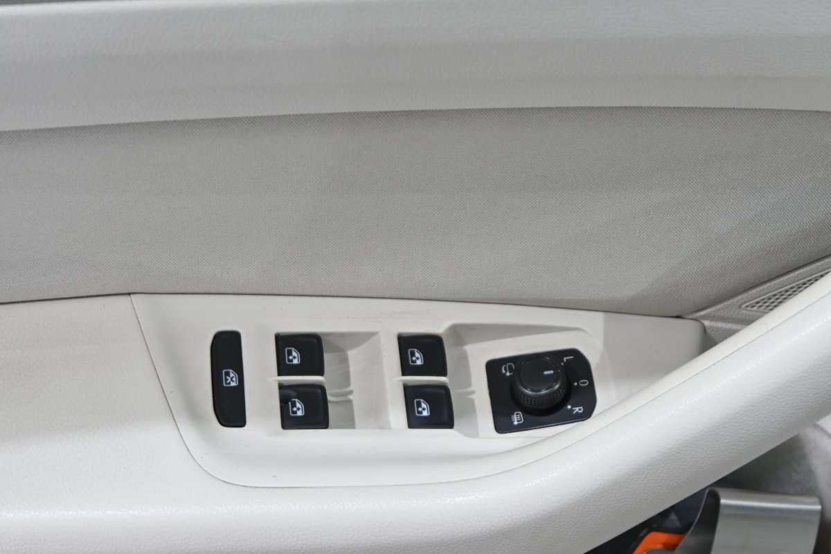 Foto Volkswagen Passat 24