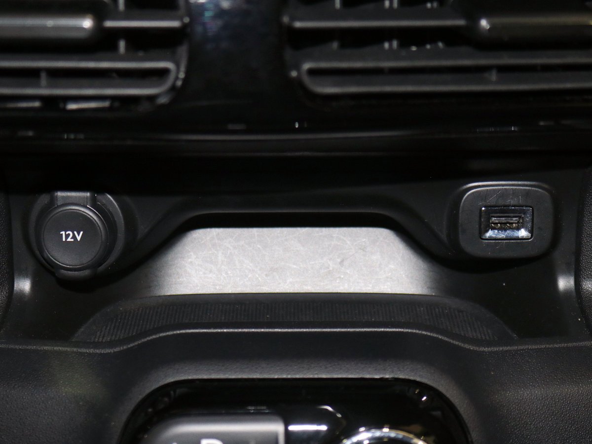 Foto Citroen C4 Cactus 24