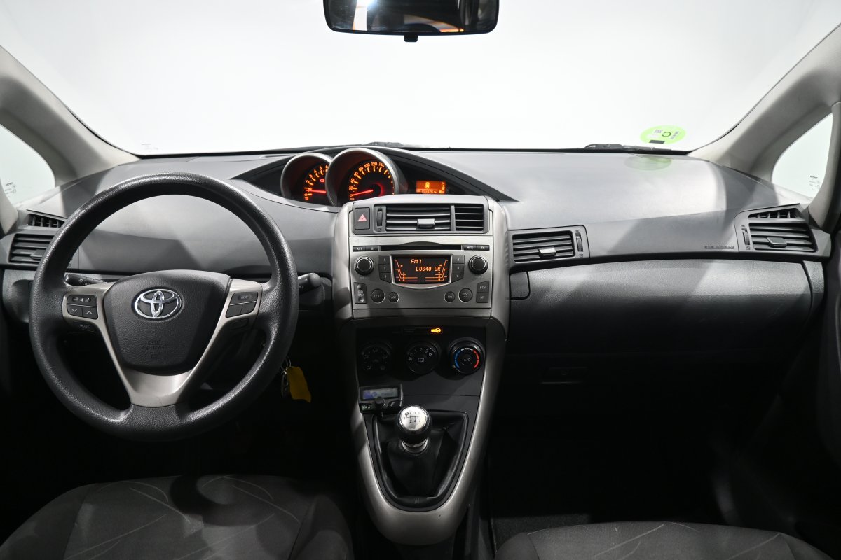 Foto Toyota Verso 15