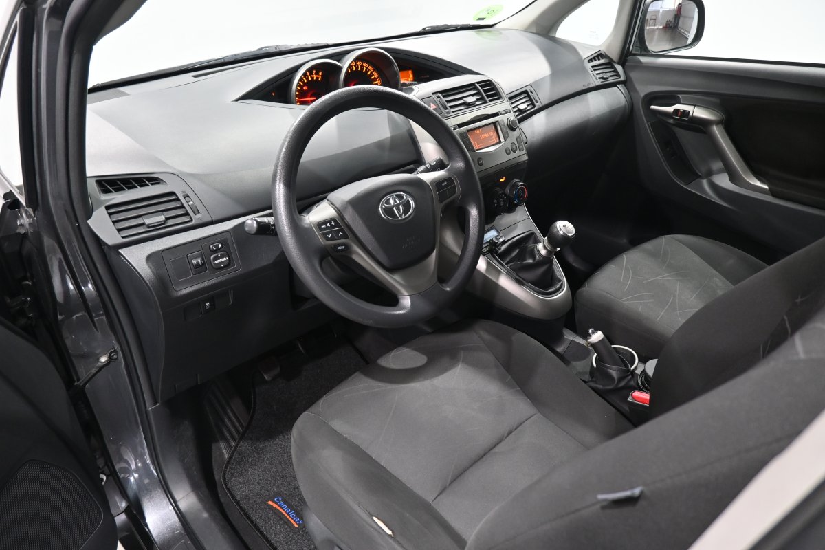 Foto Toyota Verso 9