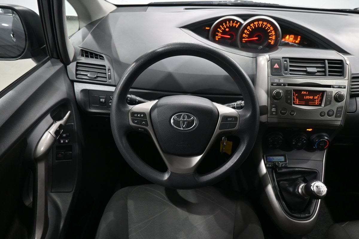 Foto Toyota Verso 16