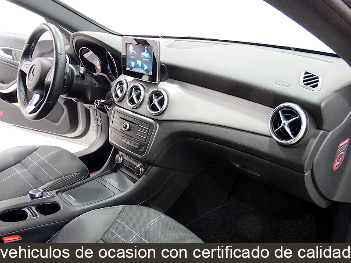 Foto Mercedes-Benz CLA 200 23