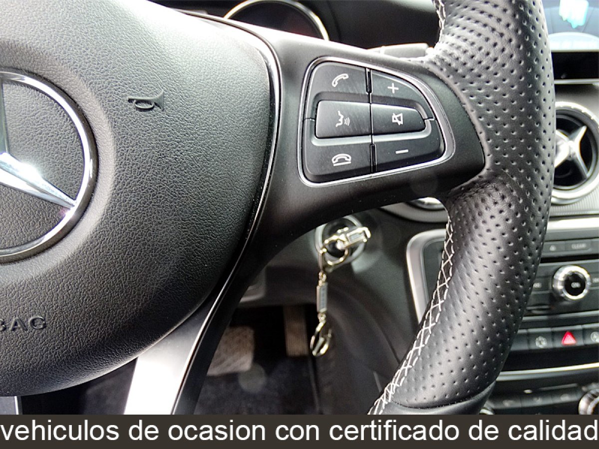 Foto Mercedes-Benz CLA 200 33