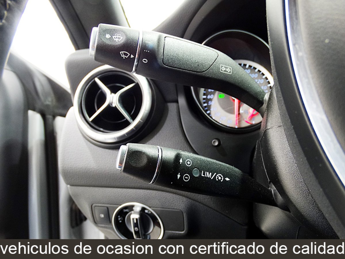 Foto Mercedes-Benz CLA 200 34