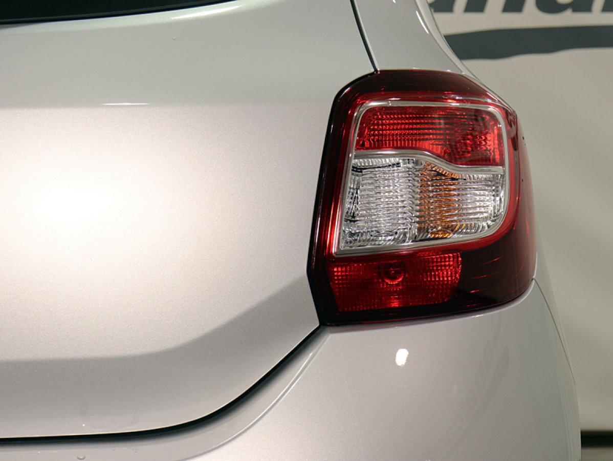 Foto Dacia Sandero 10