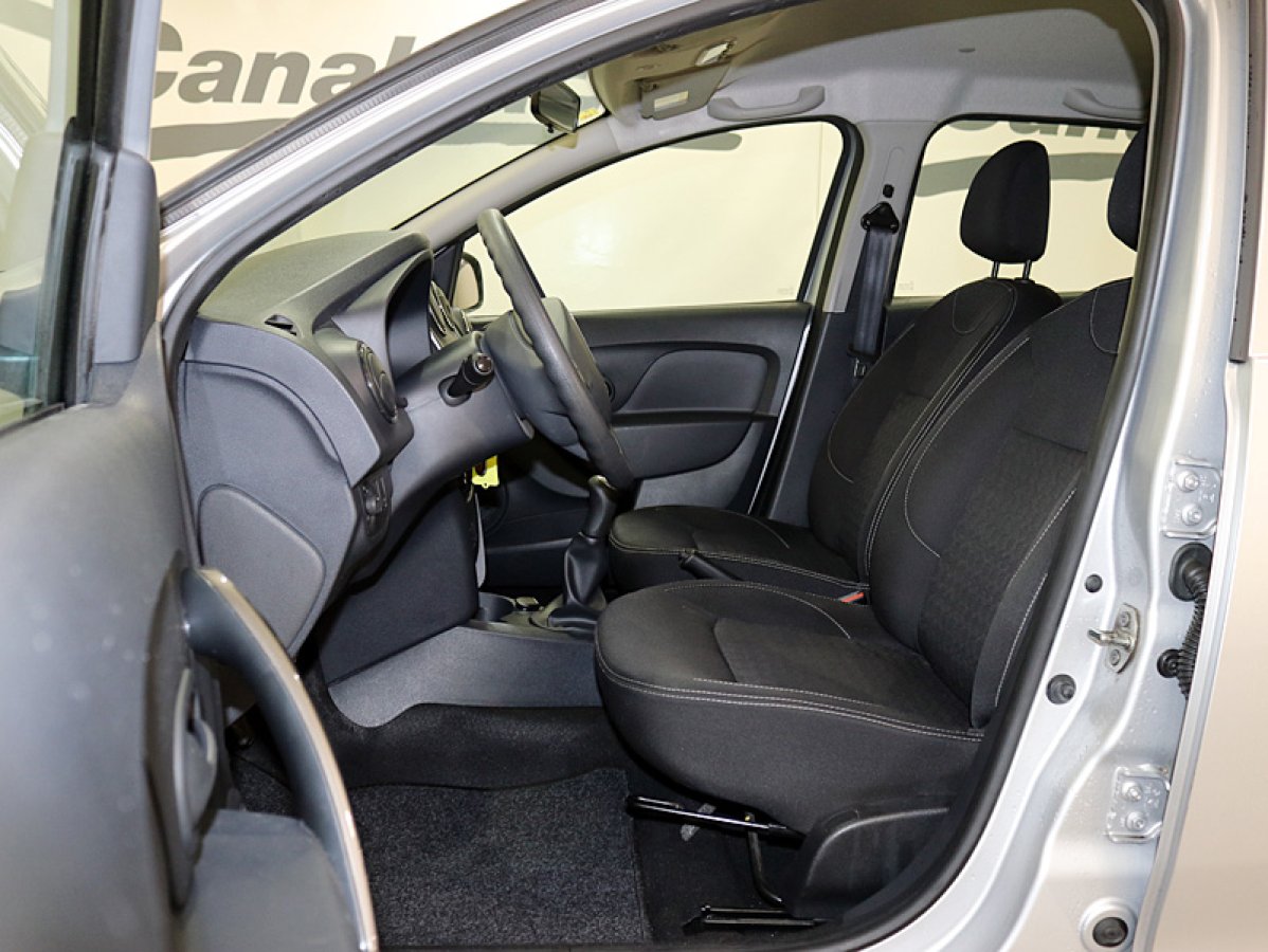 Foto Dacia Sandero 14