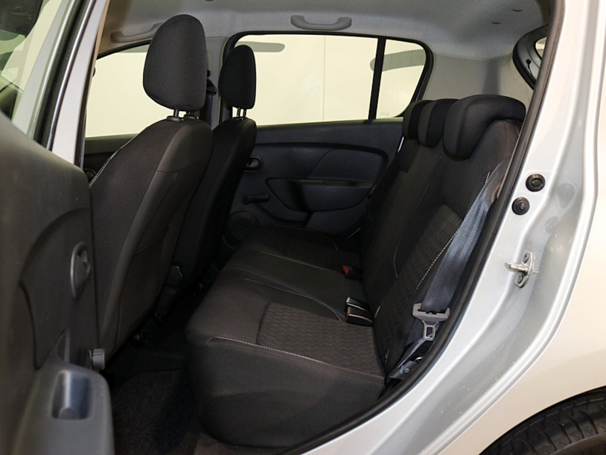 Foto Dacia Sandero 15