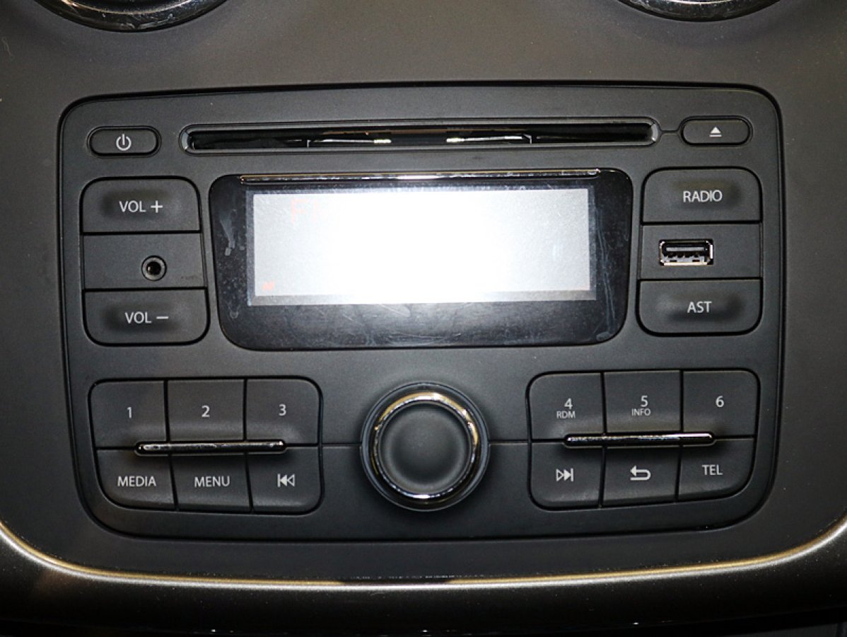 Foto Dacia Sandero 16