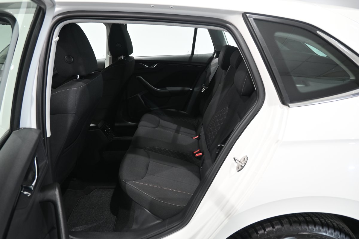 Foto Skoda SCALA 11