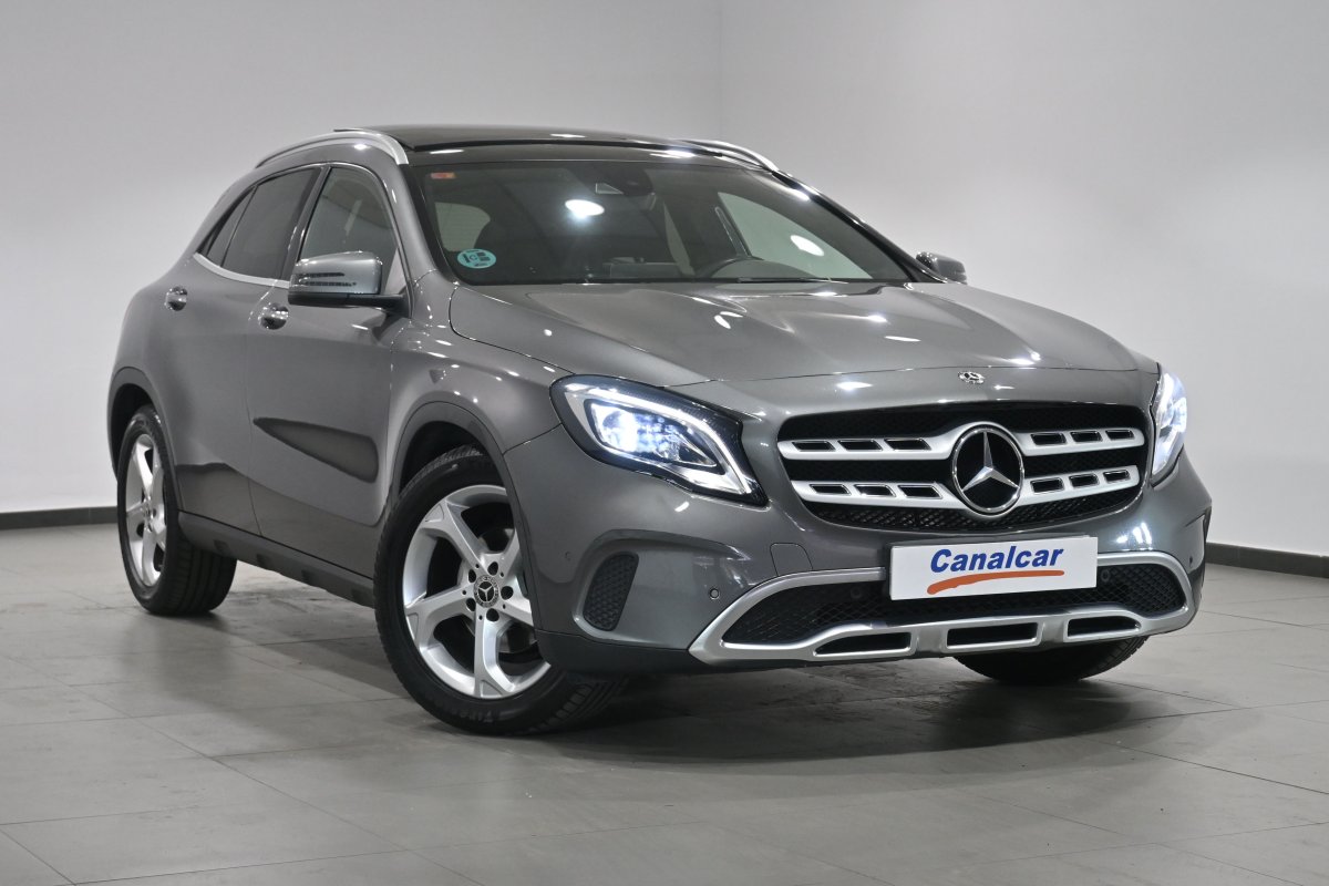 Foto Mercedes-Benz GLA 3