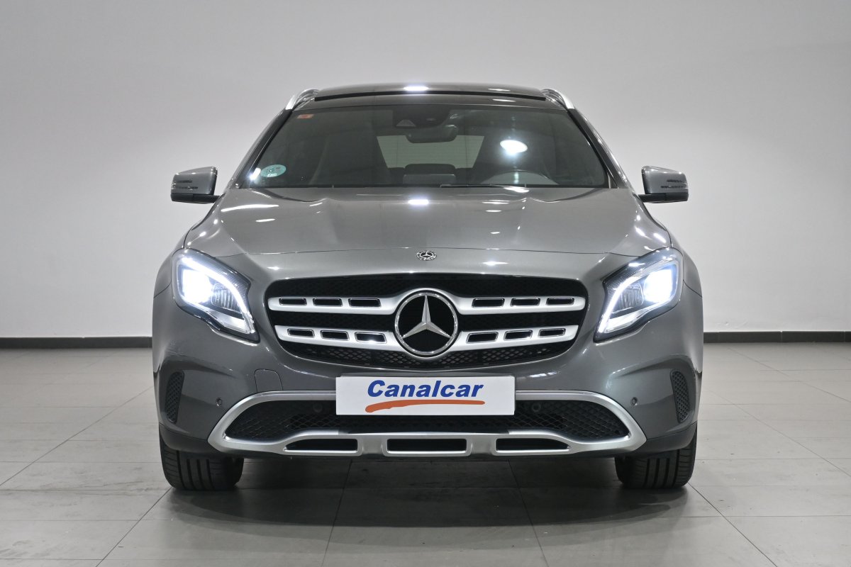 Foto Mercedes-Benz GLA 2