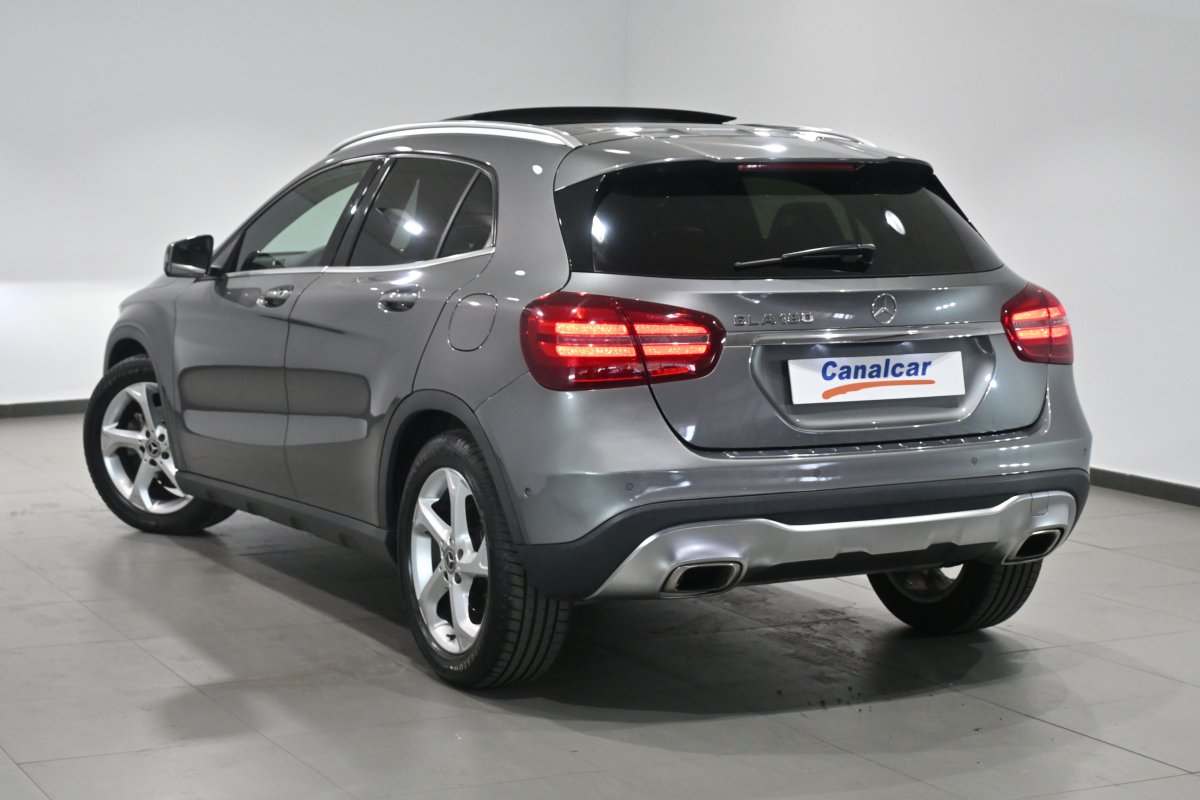 Foto Mercedes-Benz GLA 6