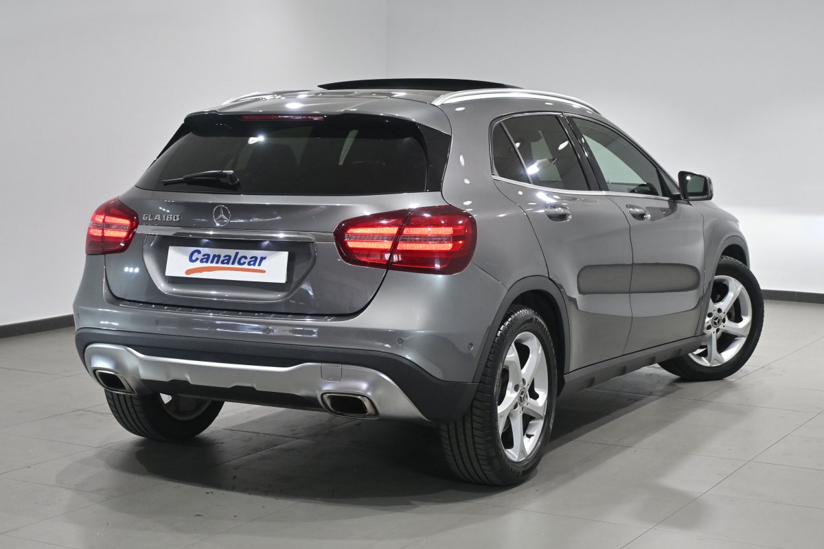 Foto Mercedes-Benz GLA 4