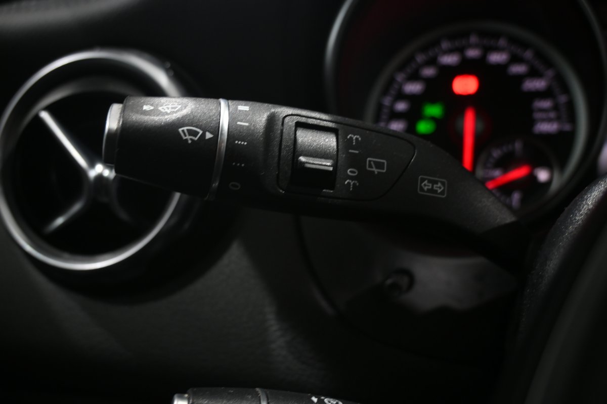 Foto Mercedes-Benz GLA 27