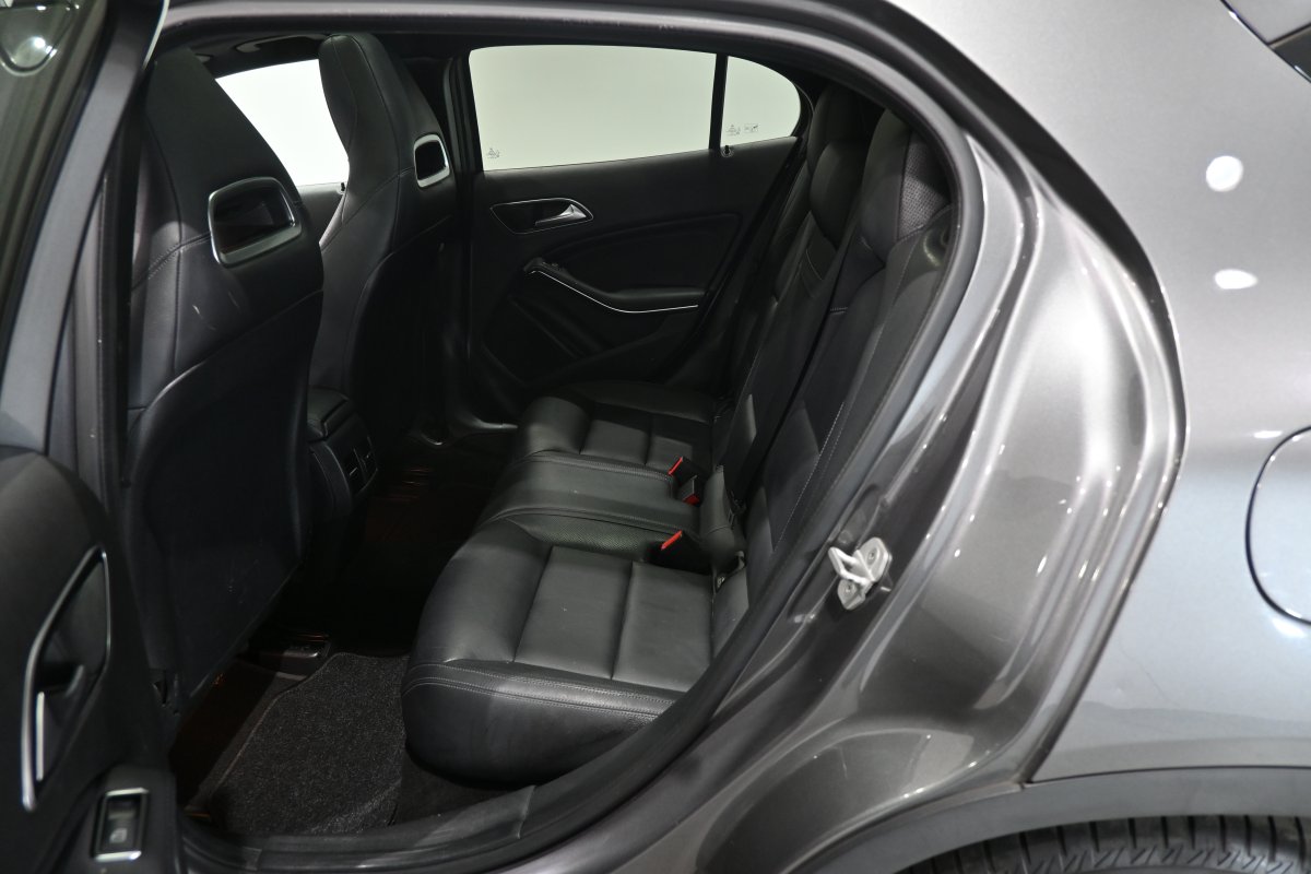 Foto Mercedes-Benz GLA 13