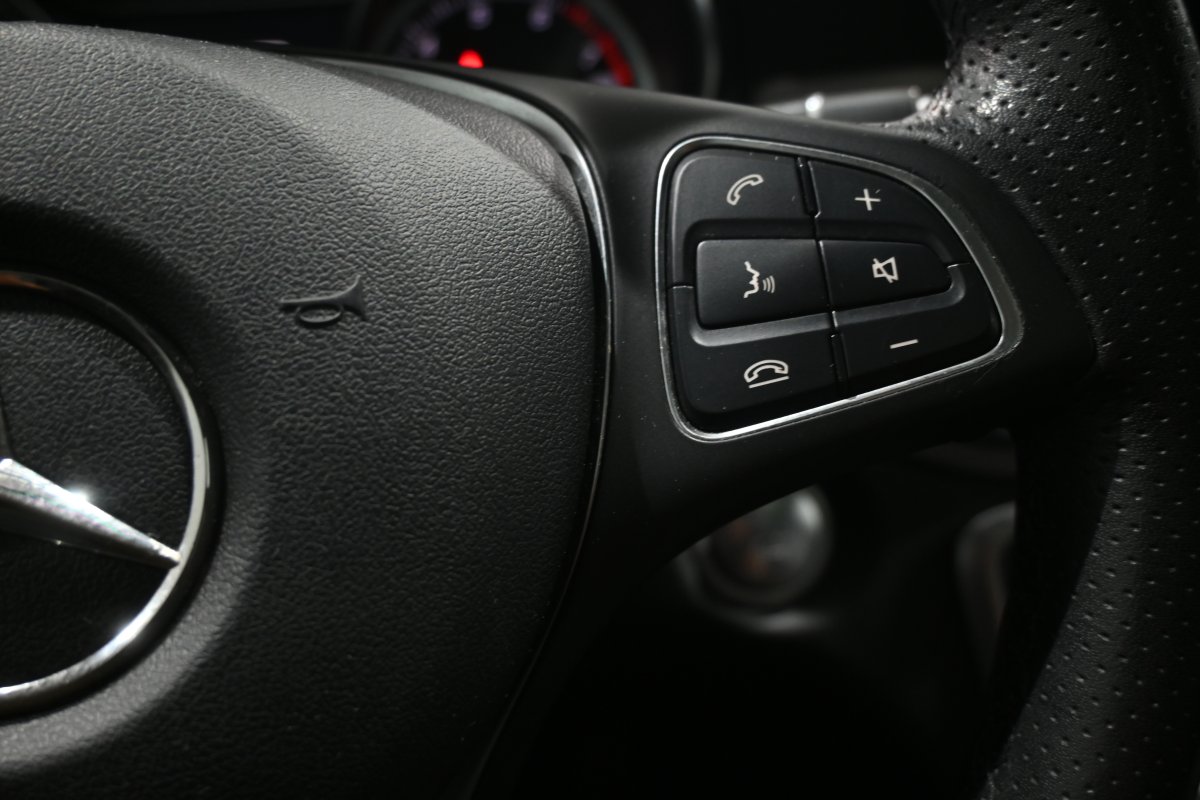 Foto Mercedes-Benz GLA 25