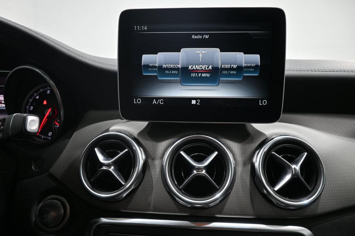 Foto Mercedes-Benz GLA 16