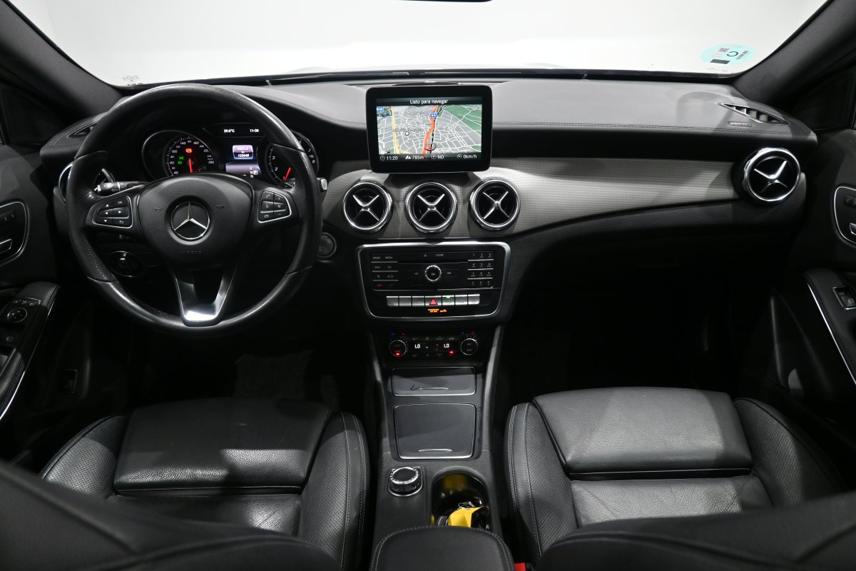 Foto Mercedes-Benz GLA 20