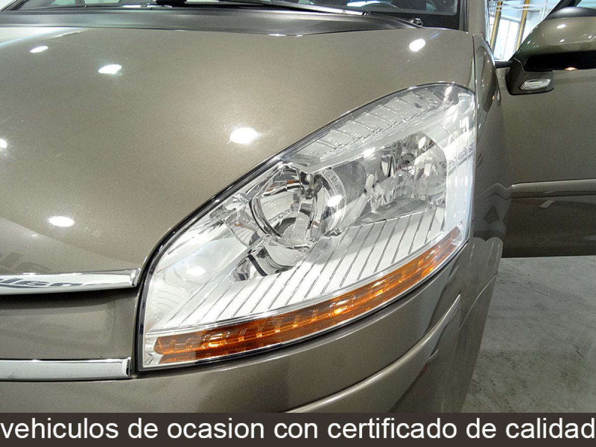 Foto Citroen Grand C4 Picasso 12