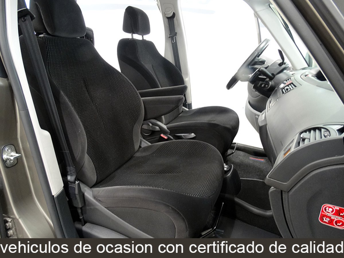 Foto Citroen Grand C4 Picasso 18