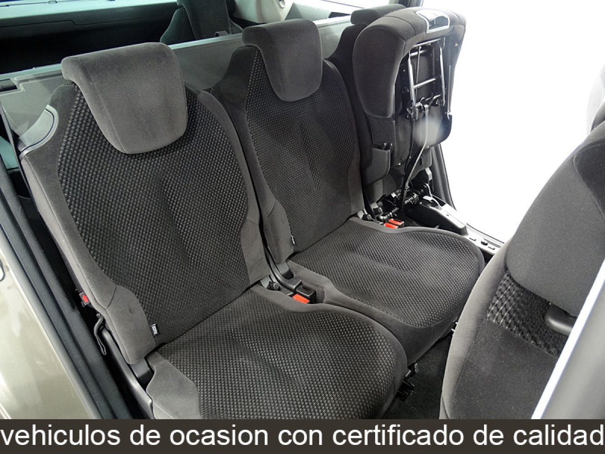 Foto Citroen Grand C4 Picasso 19