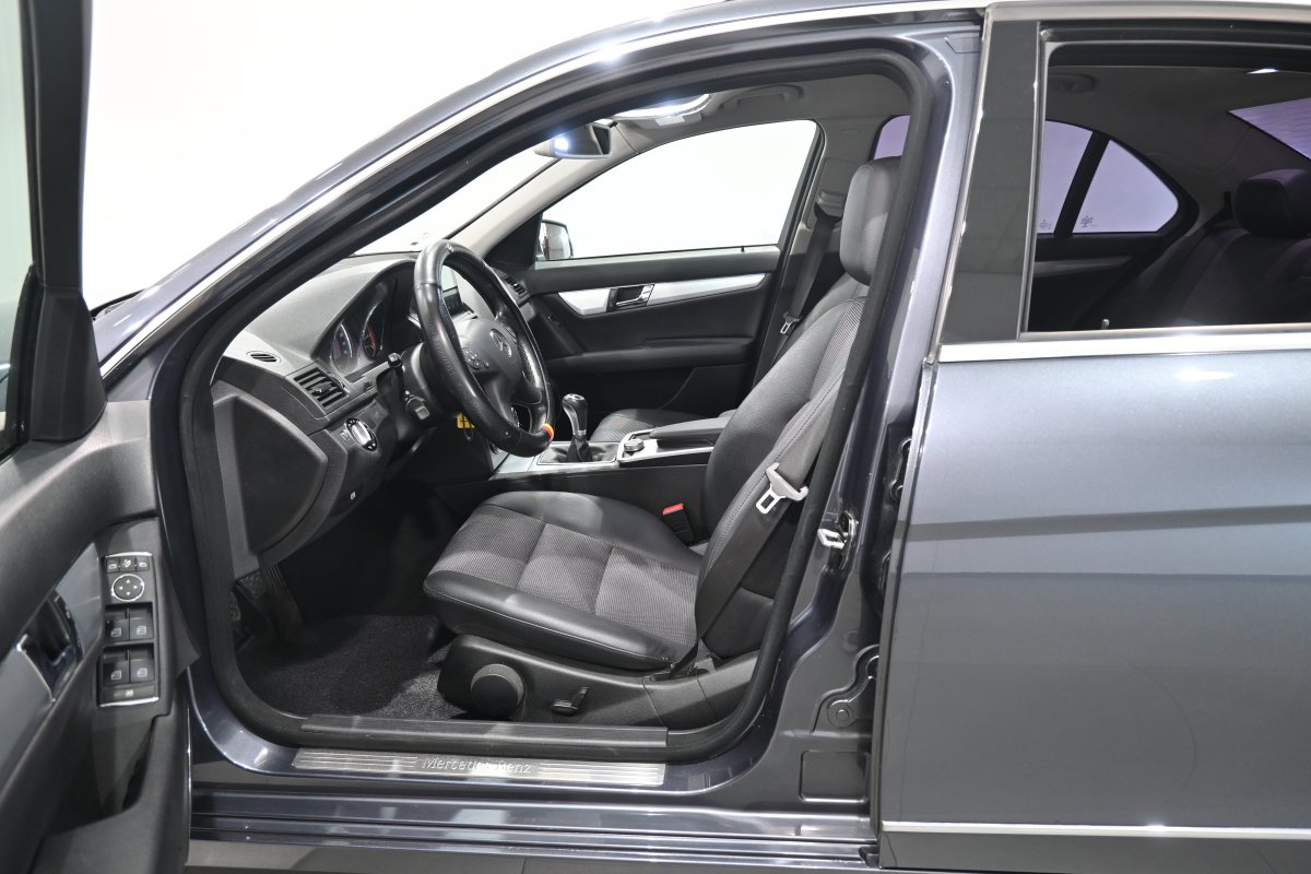 Foto Mercedes-Benz C 10