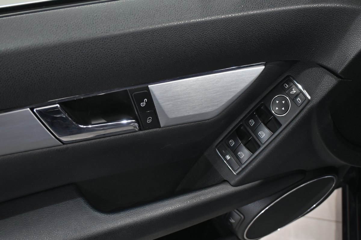 Foto Mercedes-Benz C 30