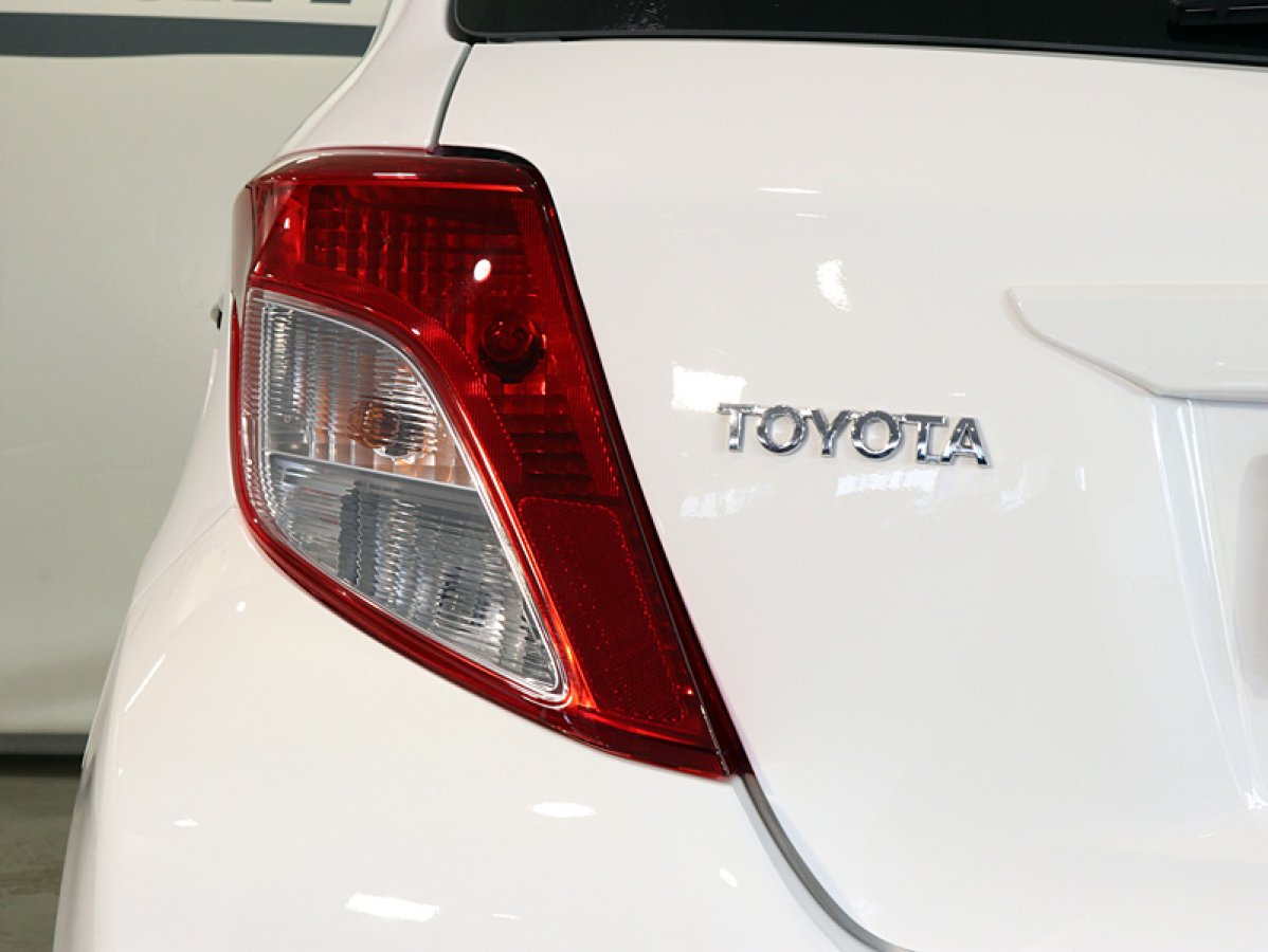 Foto Toyota Yaris 10