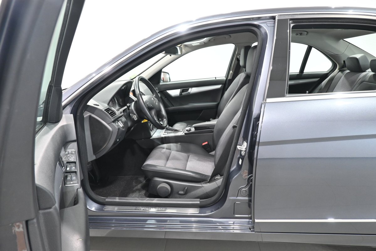 Foto Mercedes-Benz C 10